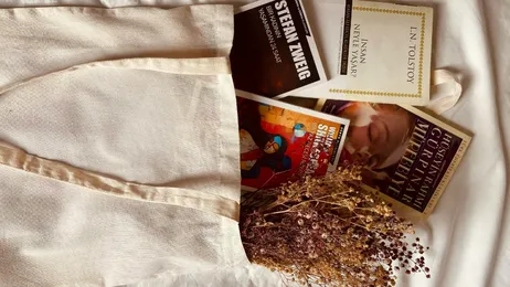 Torby reklamowe kontra torby plastikowe – dlaczego firmy stawiają na bawełnę?