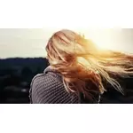 Jakie suplementy na włosy wybrać? Co najlepsze na porost, a co na wypadanie?