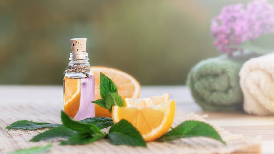 Olejek pomarańczowy (z pomarańczy) - właściwości i zastosowanie | iZielnik.pl