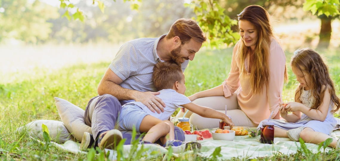 Spacer w lesie - jak chronić się przed kleszczami?